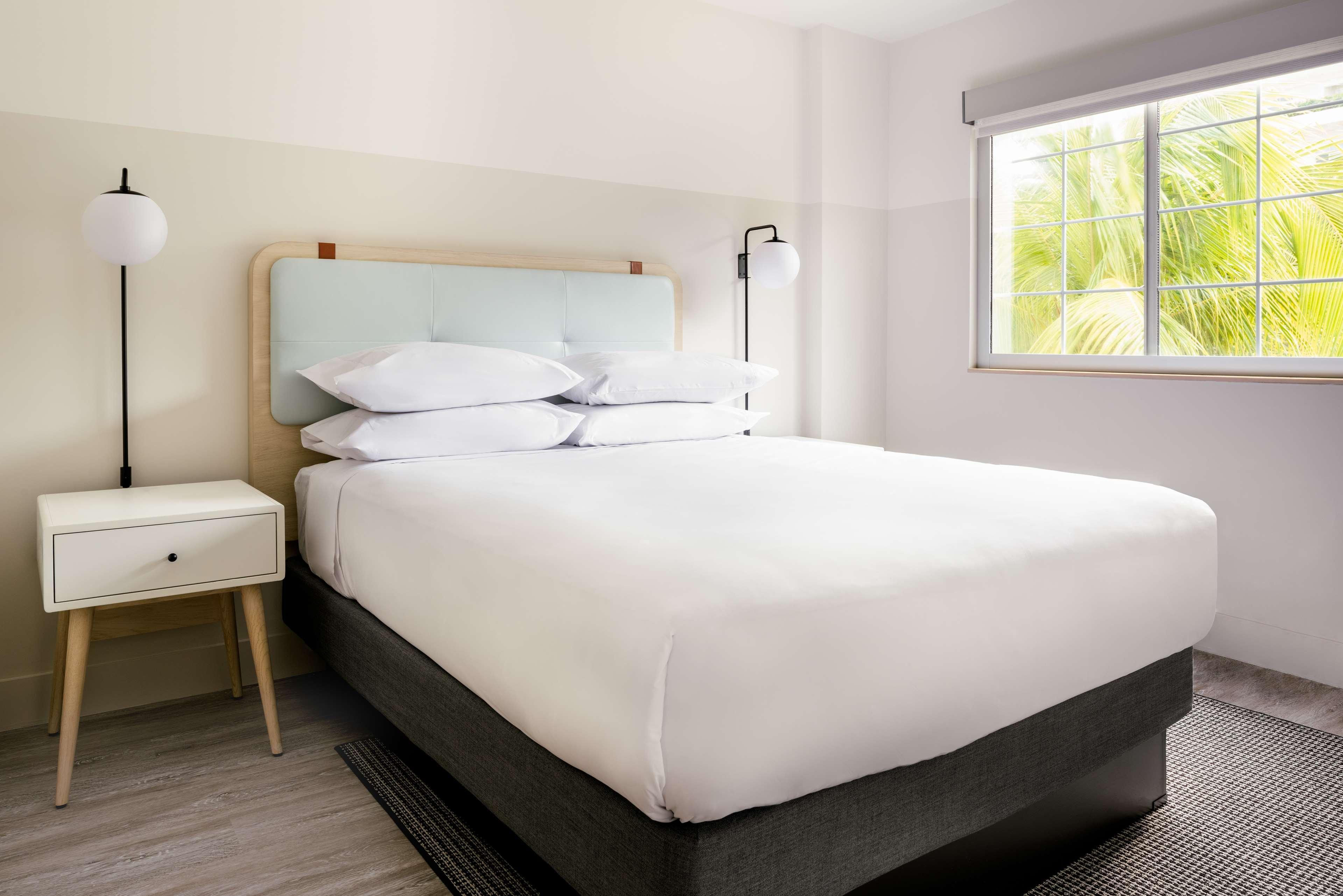 Hampton By Hilton Grand Cayman Seven Mile Beach George Town Zewnętrze zdjęcie