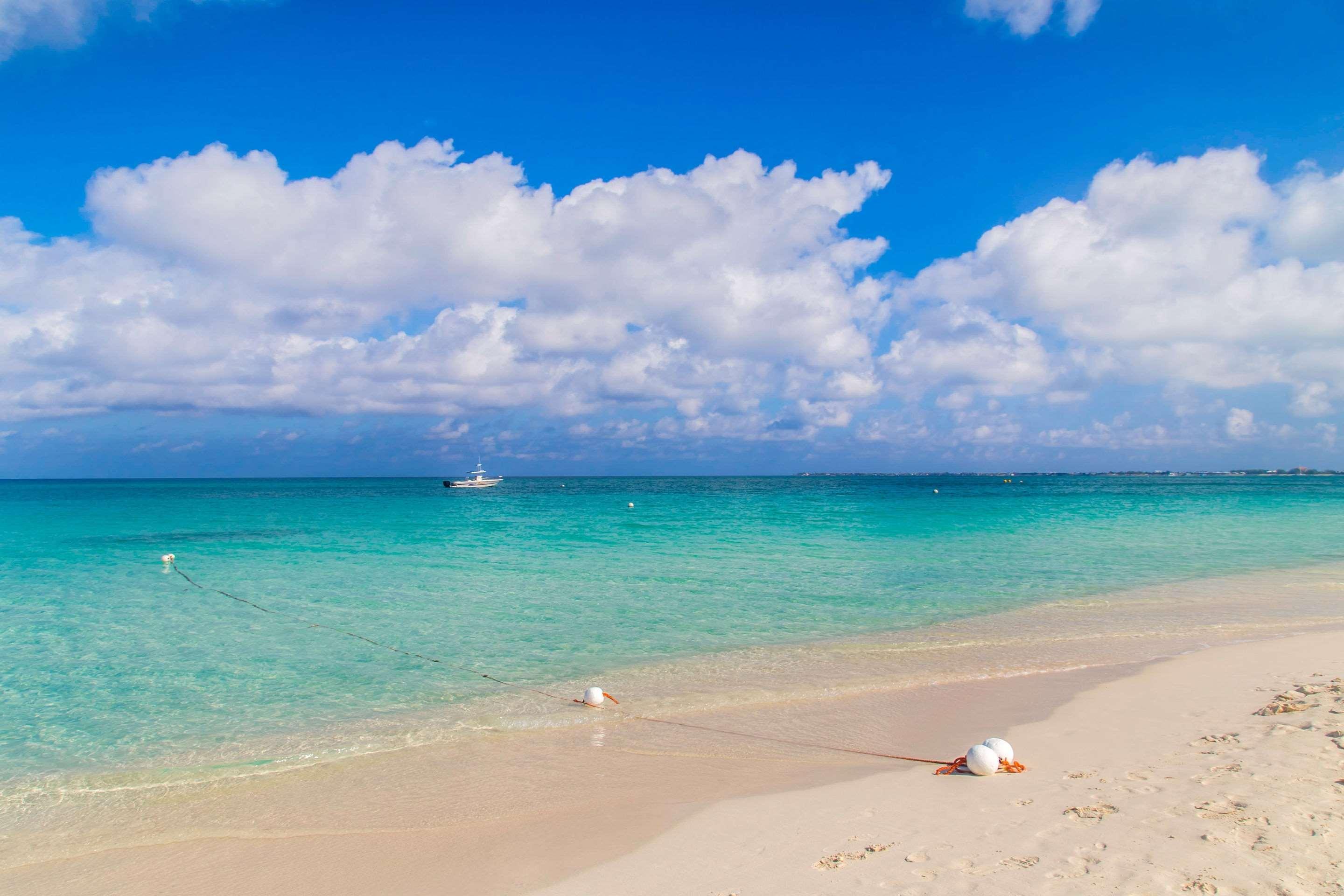 Hampton By Hilton Grand Cayman Seven Mile Beach George Town Zewnętrze zdjęcie