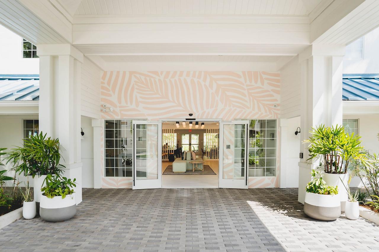 Hampton By Hilton Grand Cayman Seven Mile Beach George Town Zewnętrze zdjęcie