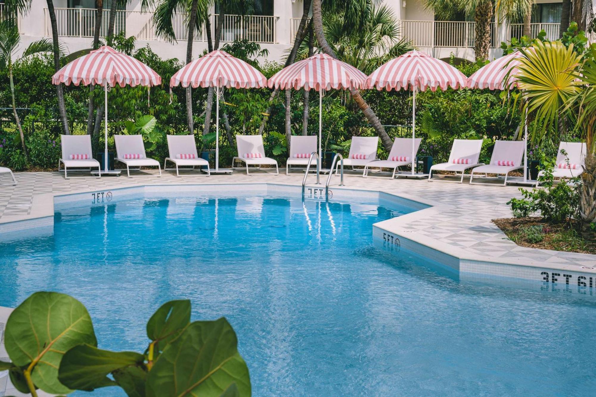 Hampton By Hilton Grand Cayman Seven Mile Beach George Town Zewnętrze zdjęcie