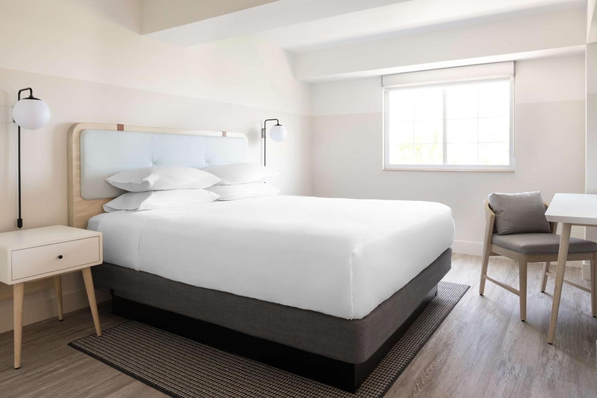 Hampton By Hilton Grand Cayman Seven Mile Beach George Town Zewnętrze zdjęcie