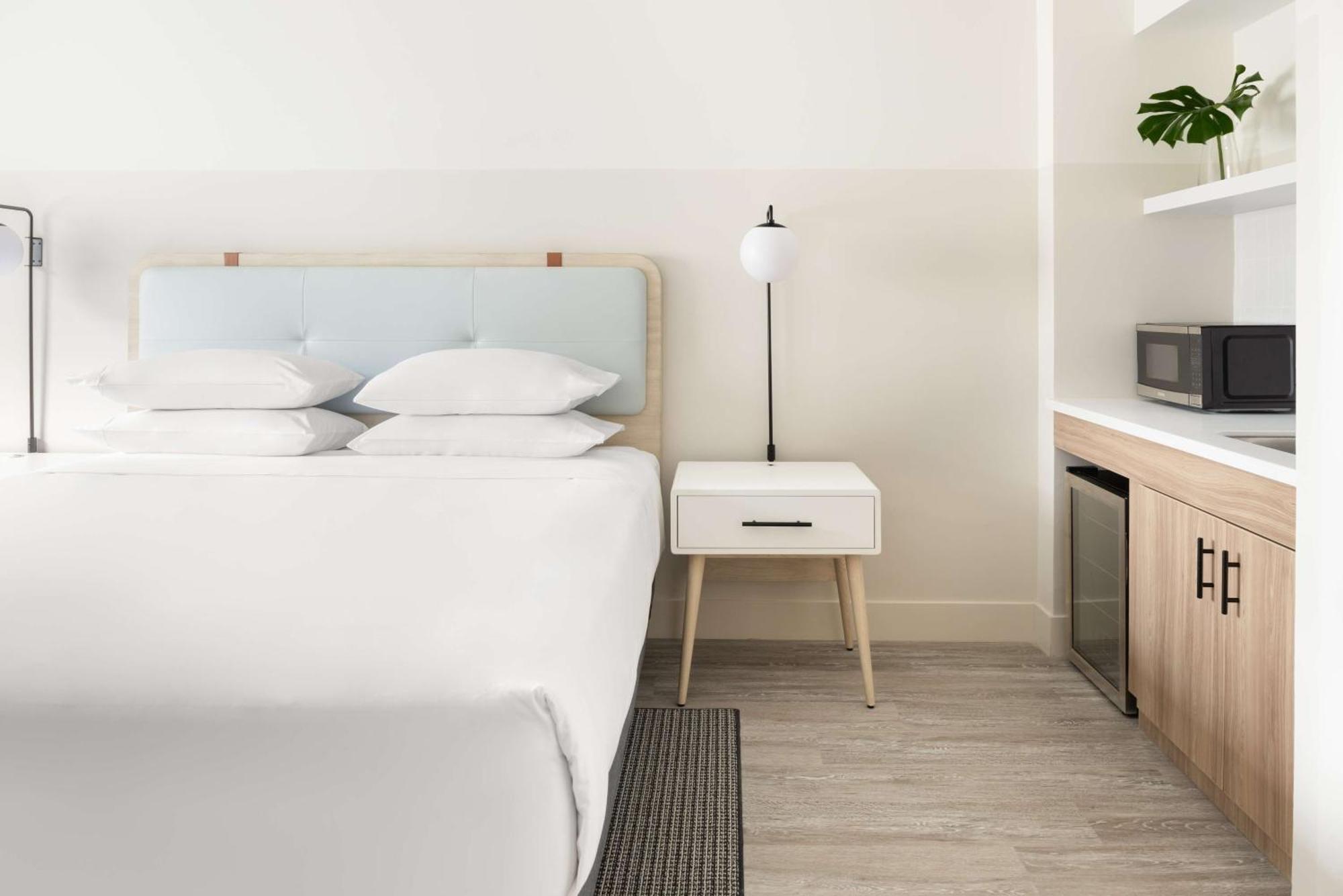 Hampton By Hilton Grand Cayman Seven Mile Beach George Town Zewnętrze zdjęcie