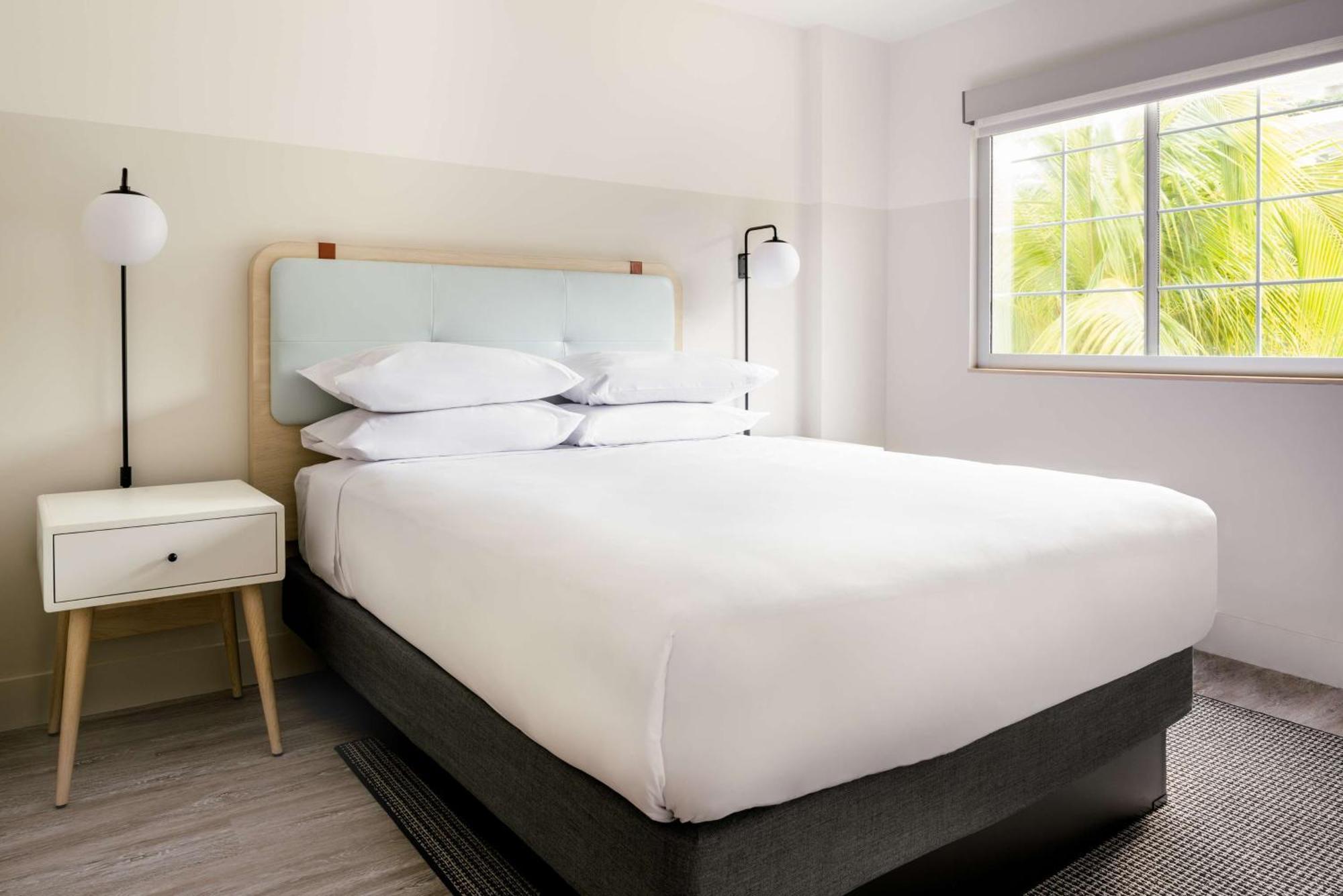Hampton By Hilton Grand Cayman Seven Mile Beach George Town Zewnętrze zdjęcie