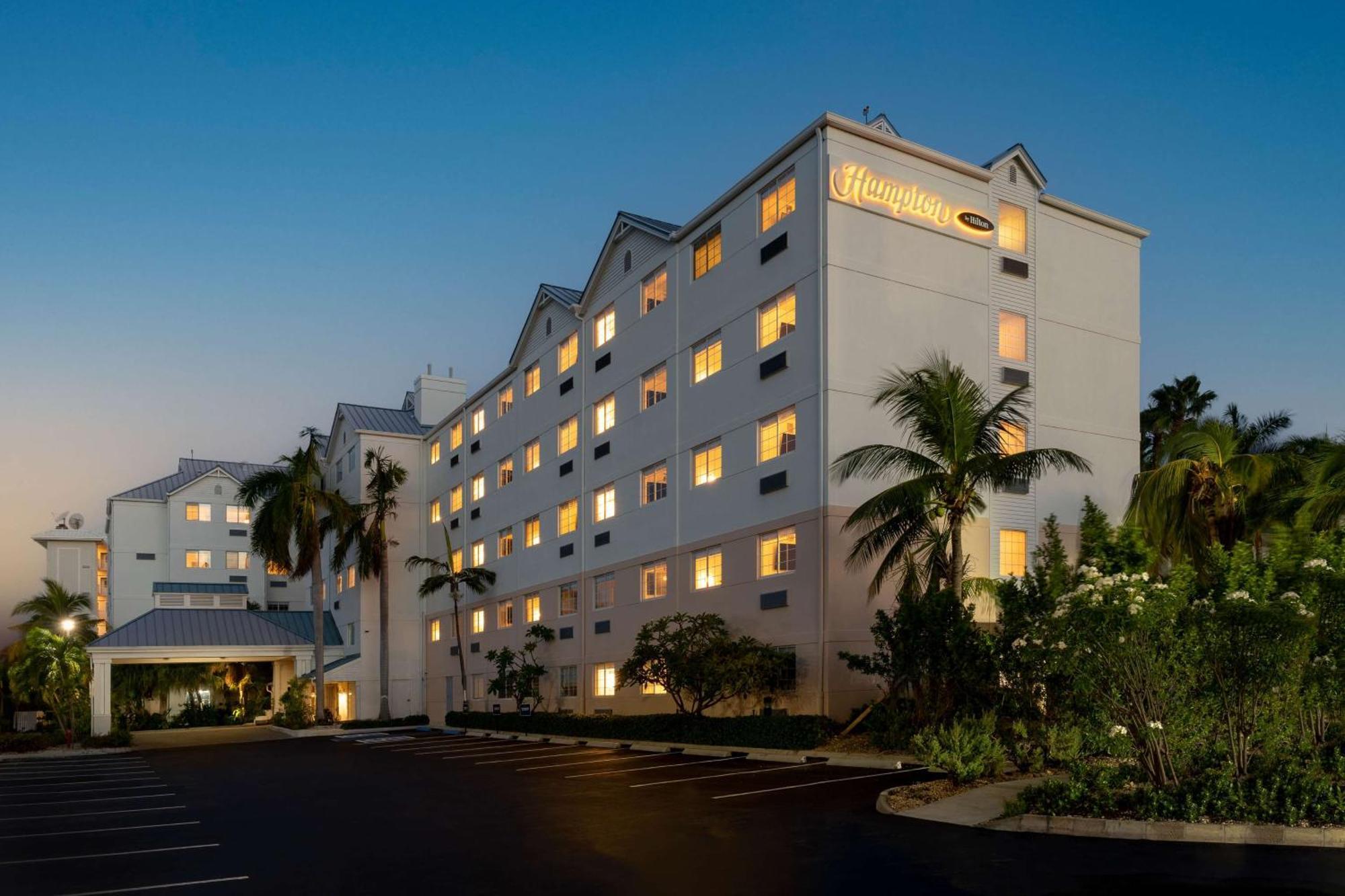 Hampton By Hilton Grand Cayman Seven Mile Beach George Town Zewnętrze zdjęcie